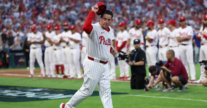 Phillies extend manager Rob Thomson through 2027