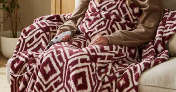 'Cosy to cuddle' festive Dunelm electric blanket 'works like a dream'