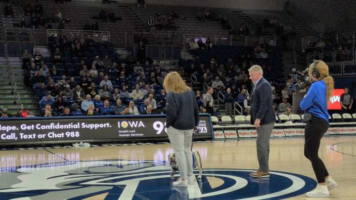 Drake honors live mascot Griff II during the Bulldogs basketball game