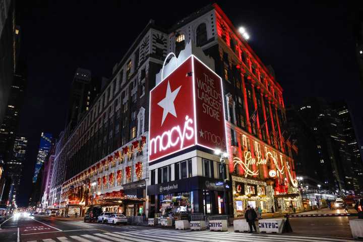 Tourist stabbed while changing baby in Macy’s