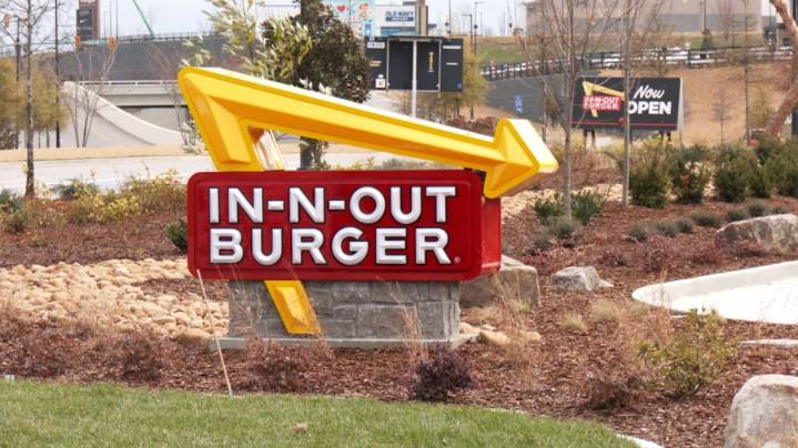 Thousands line up as In-N-Out opens in Tennessee