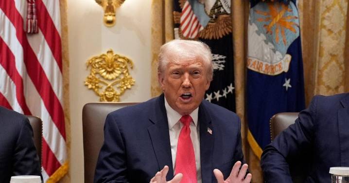 País que trafique drogas a EU 'está sujeto a ataques', sentencia Trump