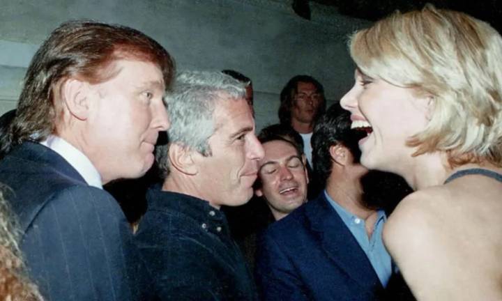 ¡Más escándalo! Nuevas fotos comprometen a Trump con Epstein