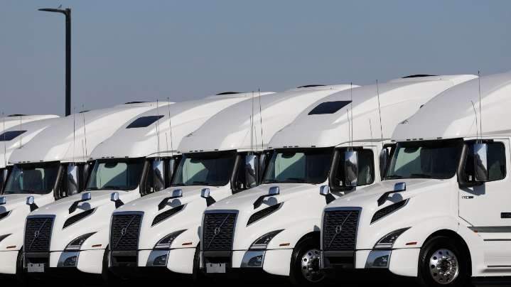 Thousands of U.S. trucking schools could lose accreditation : NPR