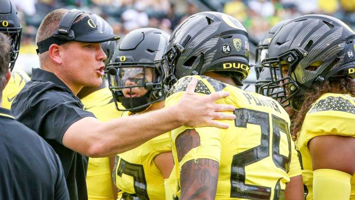 California football targets Oregon DC Tosh Lupoi as next head coach