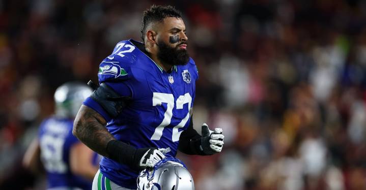 UPDATED: Seahawks Abe Lucas back in at RT