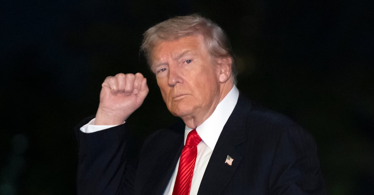 “No es para tanto”: Trump reacciona a imágenes recientes con Epstein