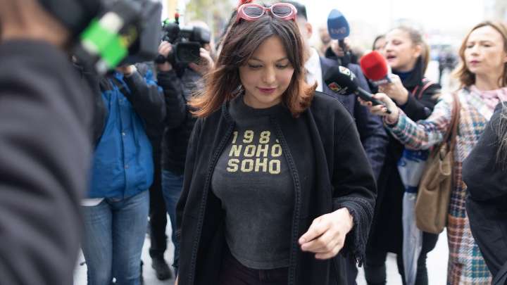 Elisa Mouliaá pide tres años de prisión para Errejón por un delito continuado de abusos sexuales