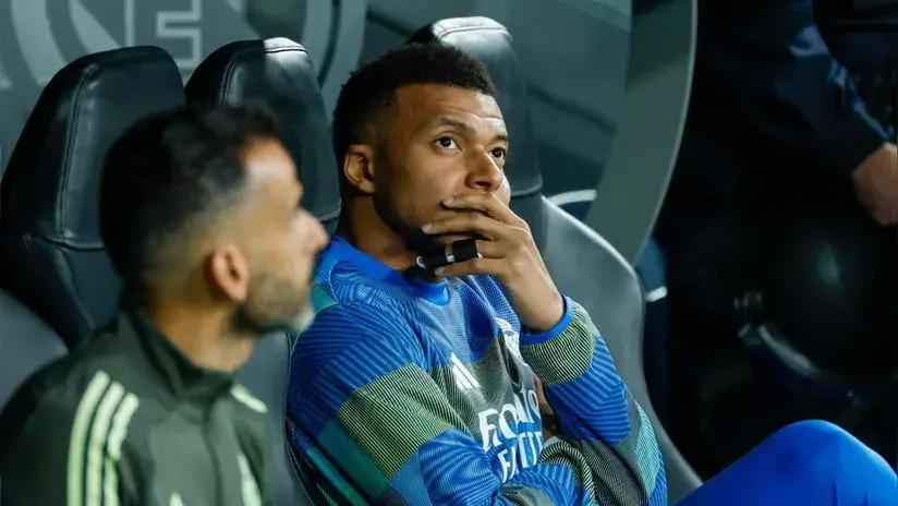 Dolor de cabeza en Real Madrid: Kylian Mbappé es duda ante Alavés por LaLiga