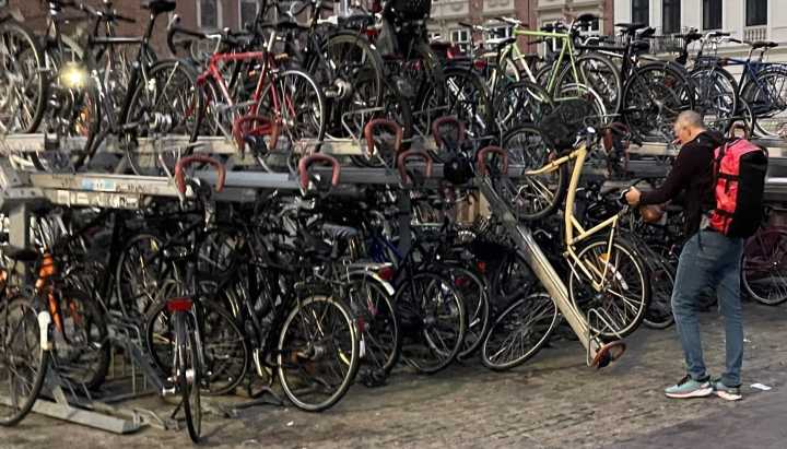 To snitch or not to snitch? Is proposed parking scofflaw law a good idea?