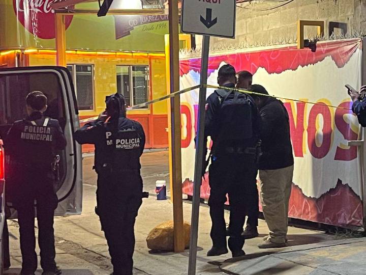 Balean camioneta y hombre busca auxilio en taquería; dos menores entran en crisis