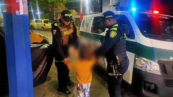 Rescatan a niño de 5 años que fue hallado solo y pidiendo ayuda dentro de una vivienda en Medellín