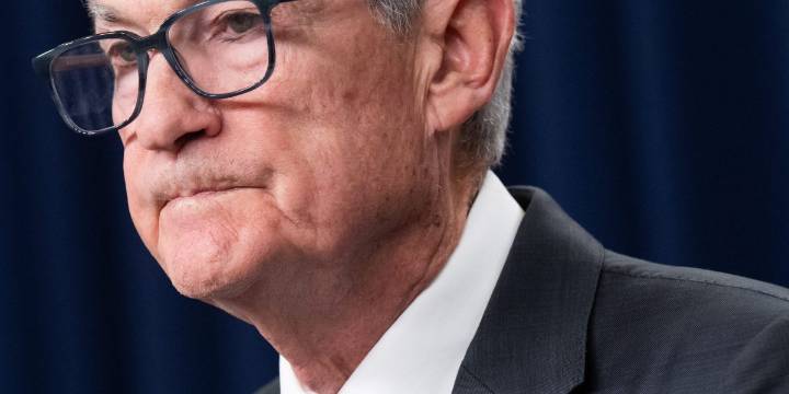 Top economist Diane Swonk: Jerome Powell risks losing the Fed’s credibility on a gamble about AI and immigration