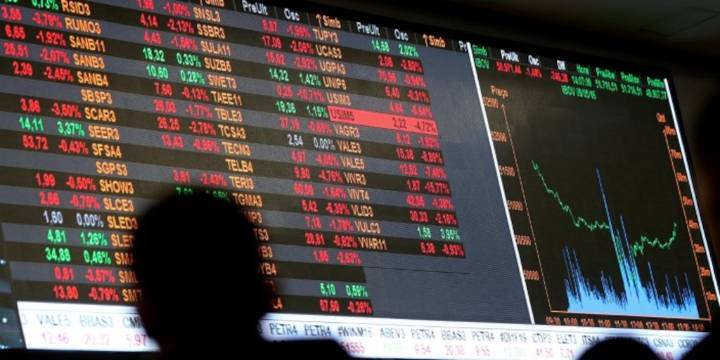 Jornada financiera: el dólar bajó por segundo día y cayeron las acciones tras tocar un récord diario