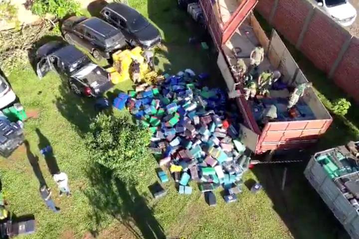 Frenaron con un tiroteo la marcha de un convoy de 19 vehículos que trasladaban 88 toneladas de drogas