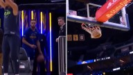 El tiro imposible de Stephen Curry: anota un triple desde detrás de la canasta contraria