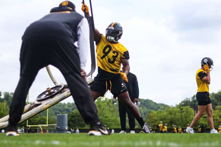 Cleveland Browns scoop up just-released Pittsburgh Steelers linebacker