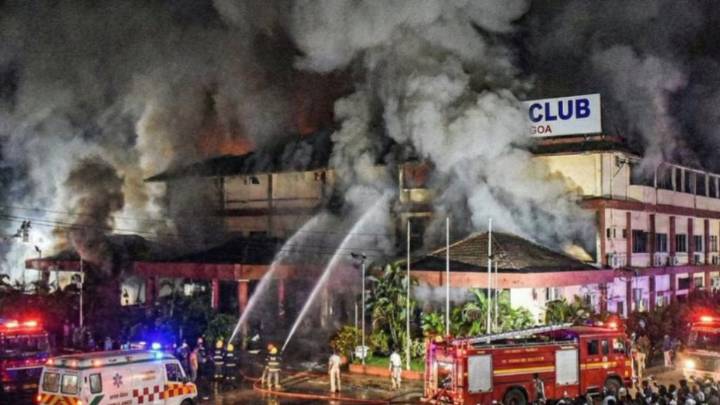 Deja al menos 23 muertos incendio de club nocturno en India