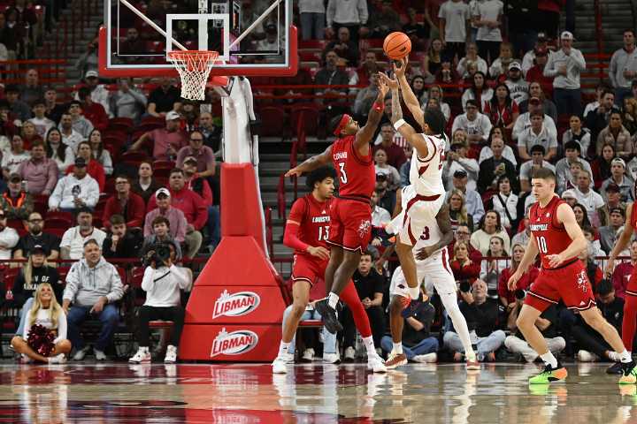 LIVE SCORE UPDATES & ANALYSIS: Arkansas basketball vs. Louisville