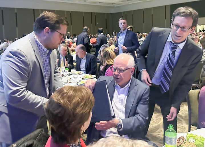 Gov. Tim Walz rebukes Trump’s Somali slurs at Seattle fundraiser