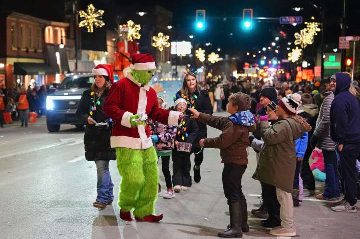 Parade brings Spirit of Christmas to Butler