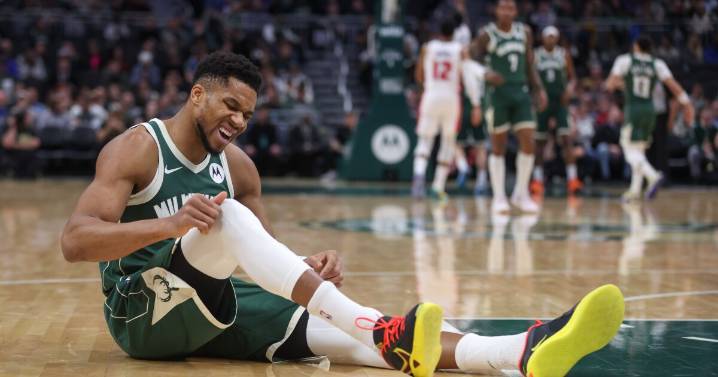 Report: Giannis expected to be sidelined two to four weeks with calf strain