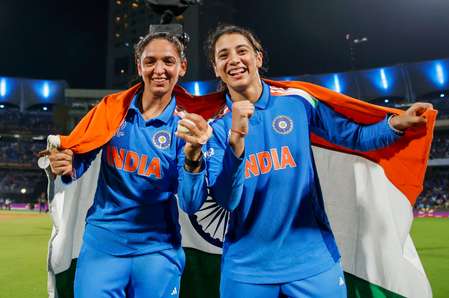 Smriti Mandhana congratulates Harmanpreet Kaur after PCA unveils her stand