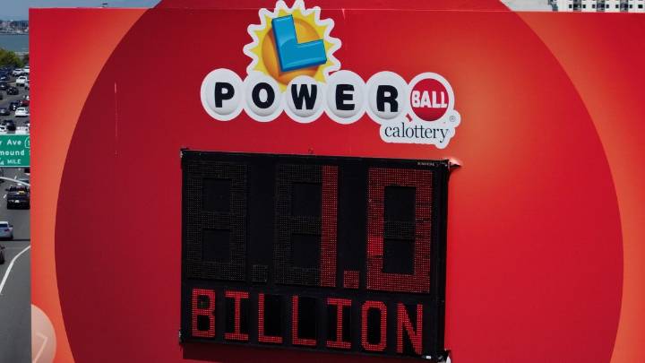 Powerball drawing for $1 billion jackpot set for Saturday