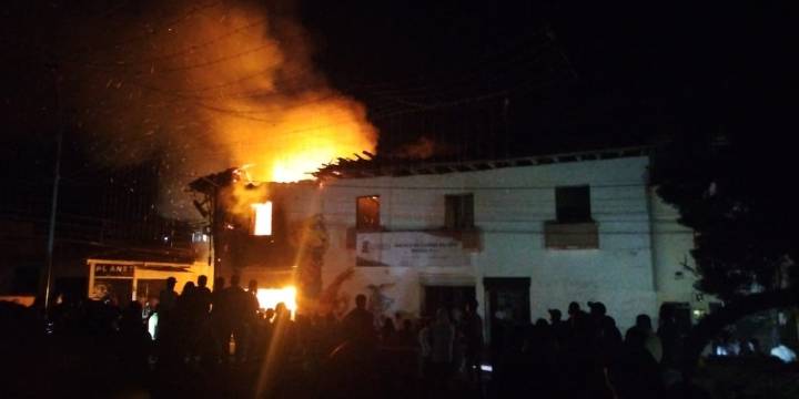 Atentado terrorista en Cauca: este es el momento exacto en el que una motocicleta bomba explotó cerca a estación de Policía