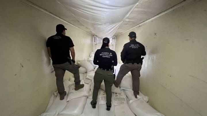 Detienen a dos personas con más de 300 kilos de metanfetaminas en Sinaloa