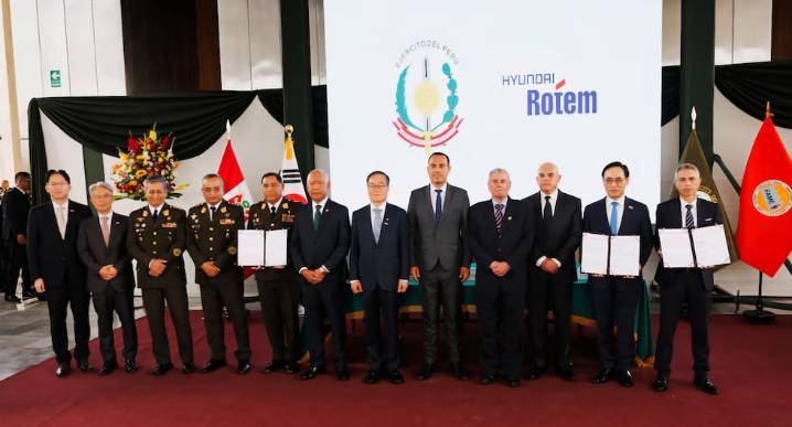 Perú firmó acuerdo para adquirir tanques y vehículos blindados surcoreanos