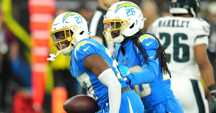 Los Ángeles Chargers vencen en el tiempo extra a Philadelphia Eagles para llegar a nueve victorias en la NFL