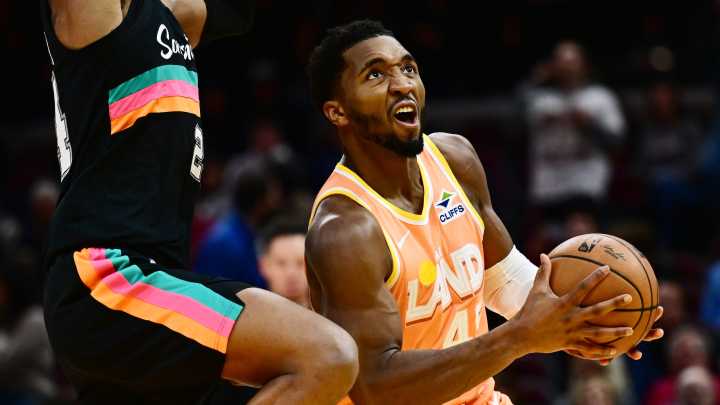 Donovan Mitchell on Jaylon Tyson in Cavs vs. Spurs. Here's video