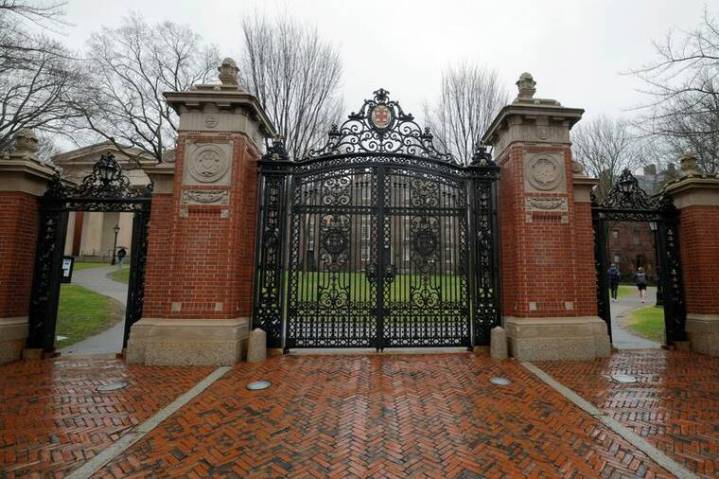 At least 2 killed, 8 injured in shooting at Brown University