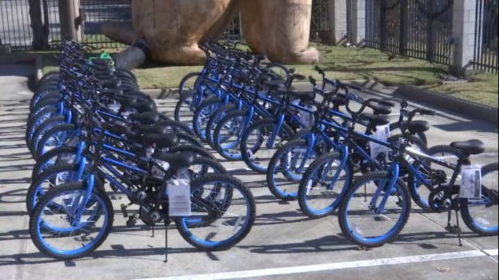 Gordon McKernan holds annual Christmas bicycle giveaway