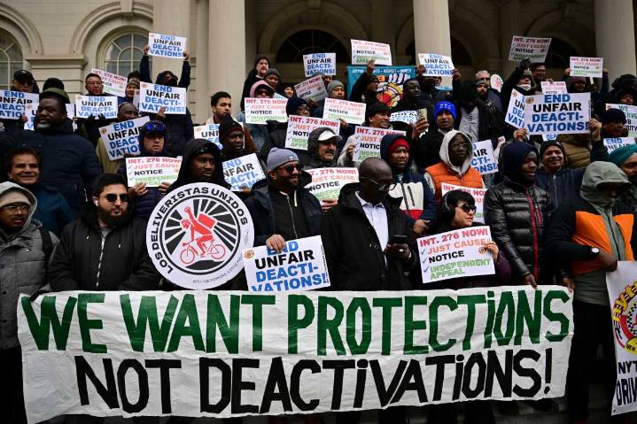 Queens lawmaker expects bill guarding against ‘deactivations’ for Uber/Lyft drivers to get vote before year’s end