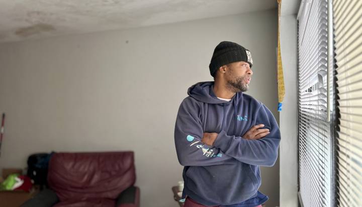 As move-out date arrives at Chicago building raided by feds, one resident looks back — and ahead