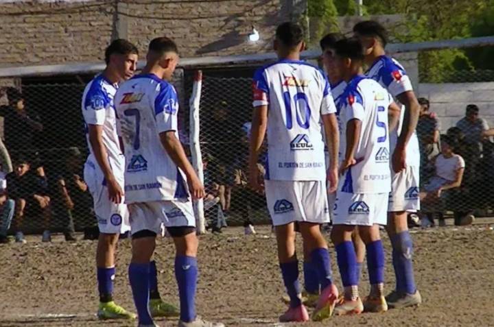 Vélez ganó con autoridad y avanzó de fase