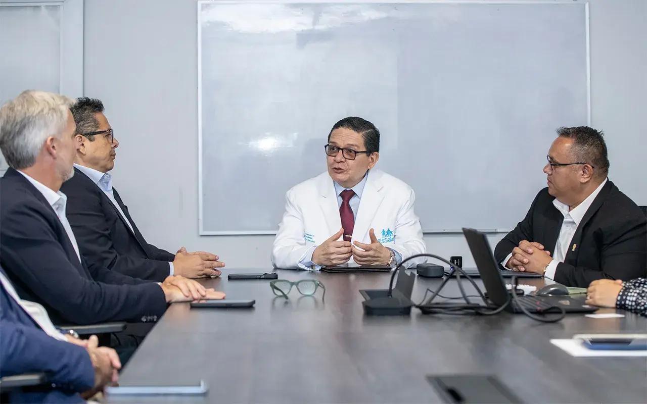 Presidente ejecutivo de EsSalud anuncia plan estratégico para desembalsar cirugías, reducir colas y tiempos de espera para citas