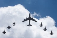 La presentación de los F-16: seis aviones de combate sobrevolaron la ciudad de Buenos Aires