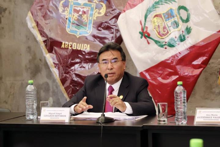 Consejo Regional en sesión extraordinaria del lunes 01 de diciembre volverá a debatir vacancia de consejero Linares como ordenó JNE