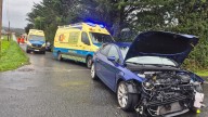 Extraen por el maletero a una persona recién operada tras un accidente entre un Porsche y un Seat en Narón