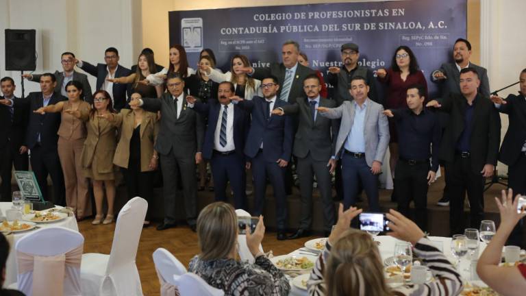 Guillermo Hernández rinde protesta como nuevo presidente del Colegio de Profesionistas en Contaduría del Sur de Sinaloa