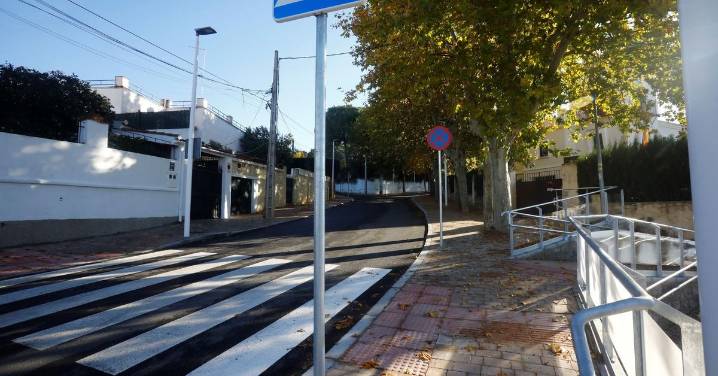 La calle Escultor Pedro de Paz, en El Brillante luce nueva tras su reforma: cerca de 500.000 euros, nuevas luminarias y 51 árboles