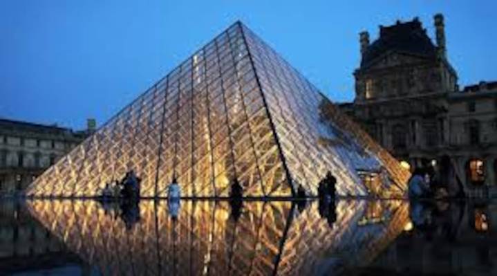 Empleados del Louvre irán a la huelga a partir del día 15 por el deterioro del museo