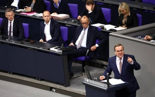 Después de 1945, Alemania limitó su ejército. Ahora intenta revitalizarlo