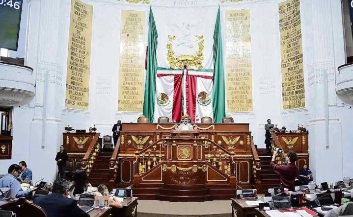 Choque de partidos en el Congreso capitalino por traspaso de diputados del Verde a Morena