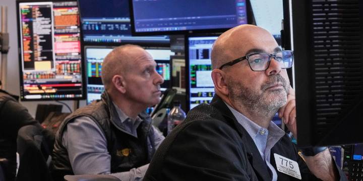 Wall Street drifts while Dollar General and Spam sales jump in a market hungry for affordability