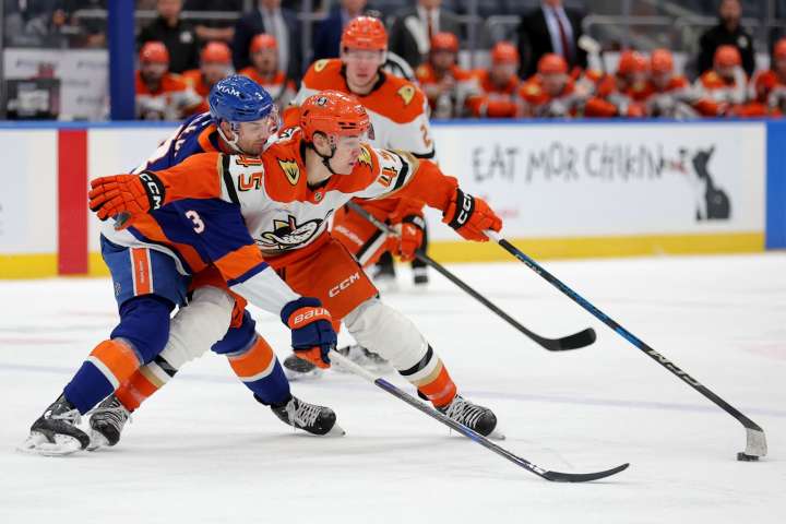 Islanders overcome key injury to take down Ducks - The Rink Live | Coverage of youth, junior, high school and college hockey
