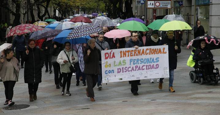 Cientos de voces en Ourense bajo el paraguas de la inclusión